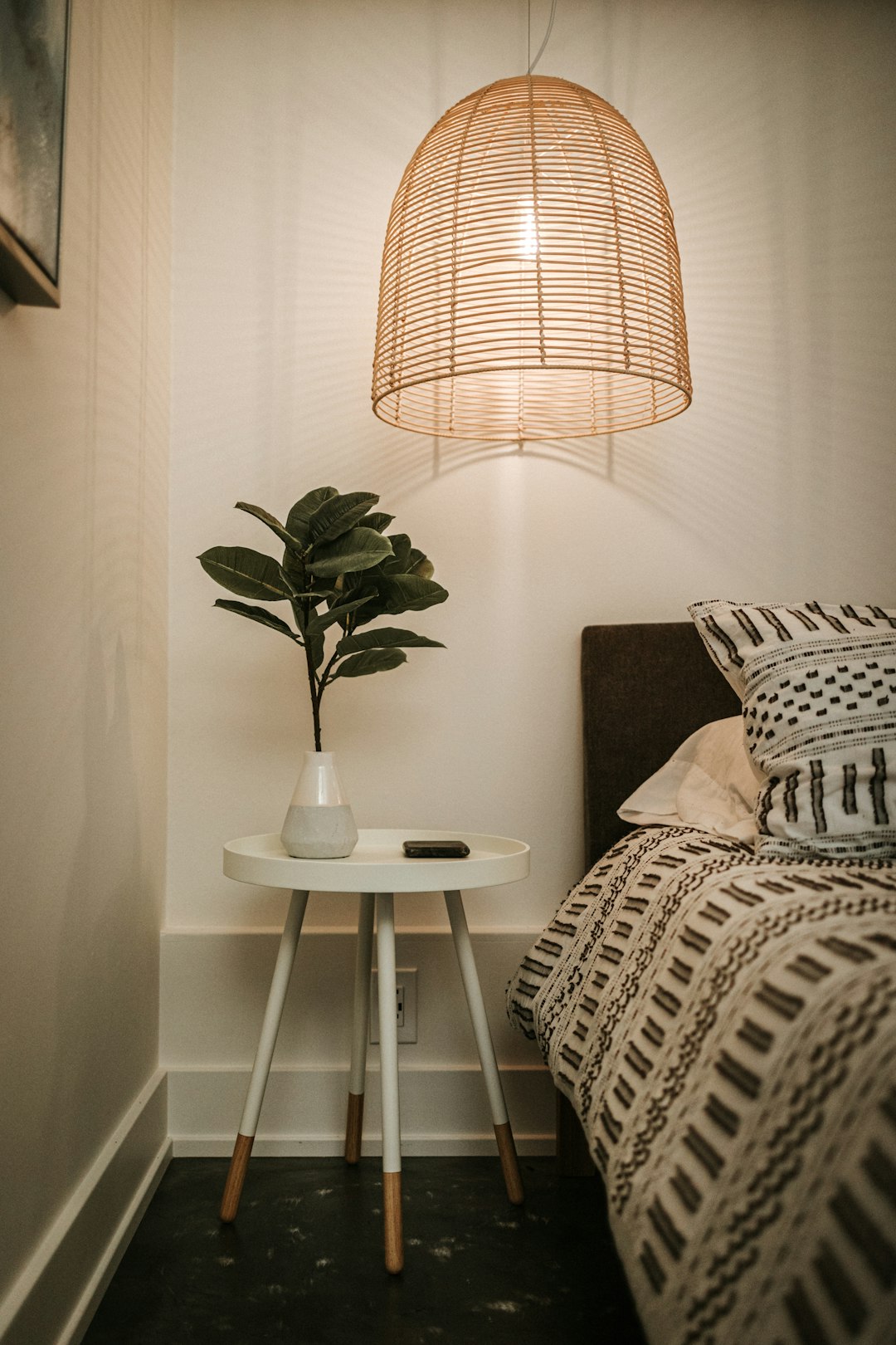 Tips for Choosing the Perfect Bedside Lamp